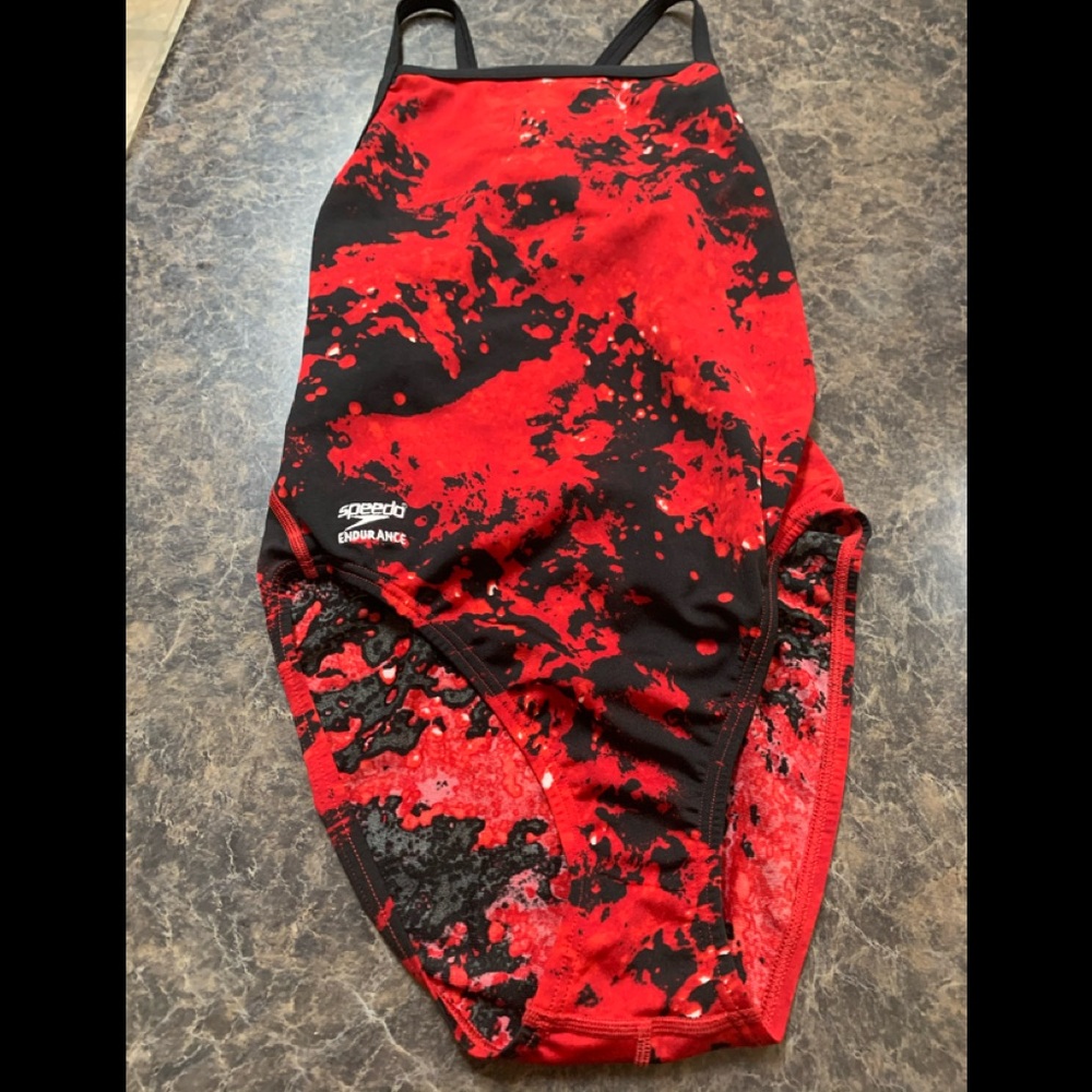 Speedo performance size 6